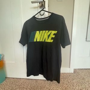Black nike graphic t-shirt